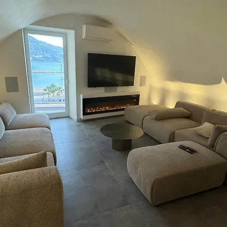 아파트 Le Loft Mentonnais 멍똥
